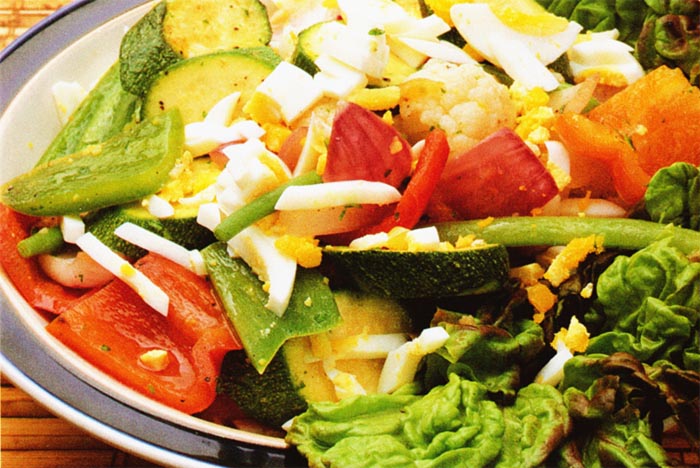 Une savoureuse salade de légumes californienne