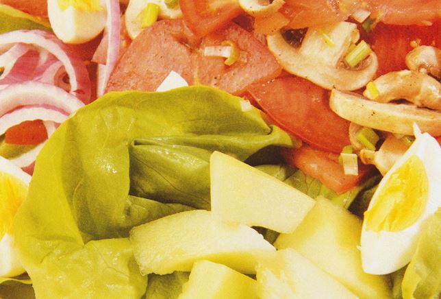 Salade de tomate, champignons et oignons